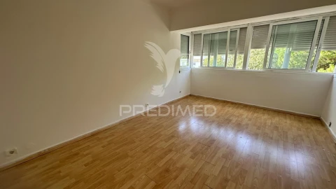 Apartamento T2 para Venda em Olivais