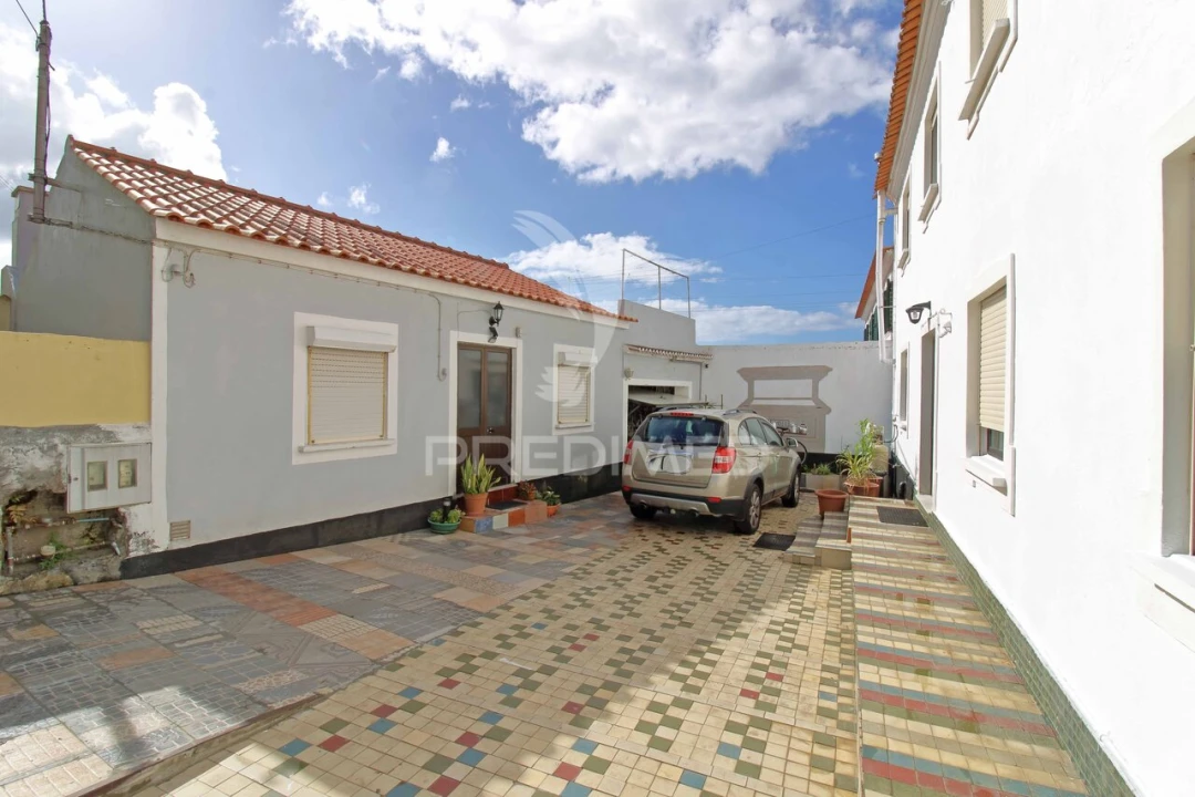 Moradia T5 para Venda em Ribeirinha Foto 4