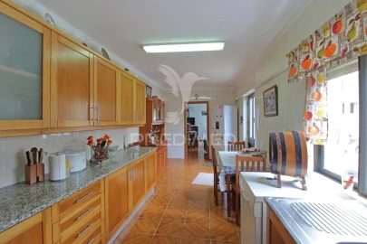 Moradia T5 para Venda em Ribeirinha