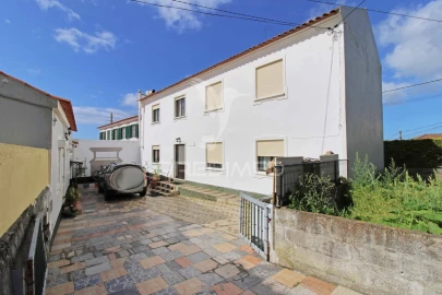 Moradia T5 para Venda em Ribeirinha
