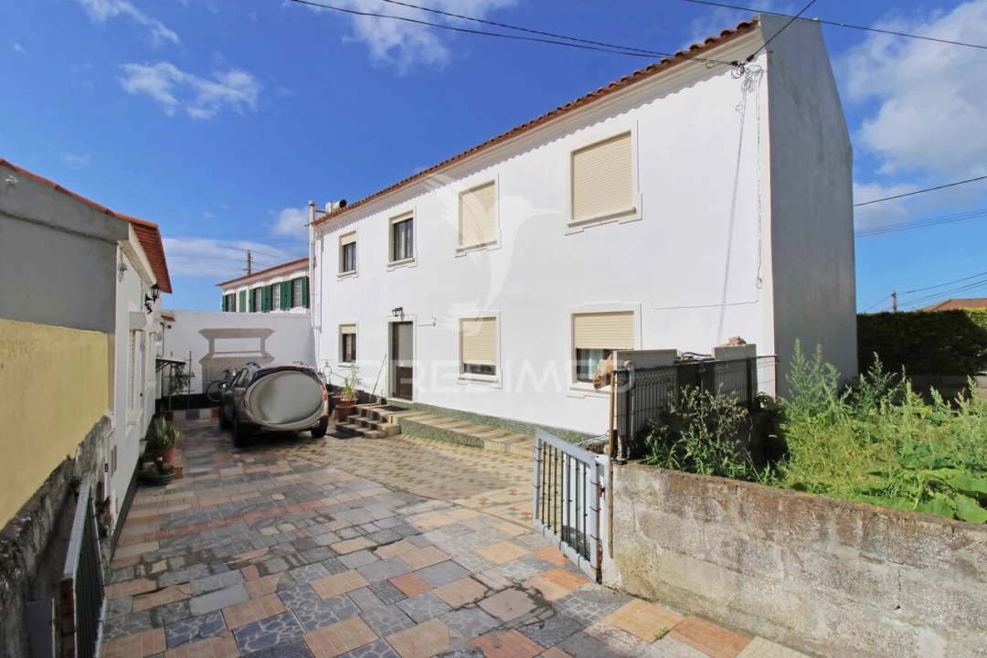 Moradia T5 para Venda em Ribeirinha Foto 3