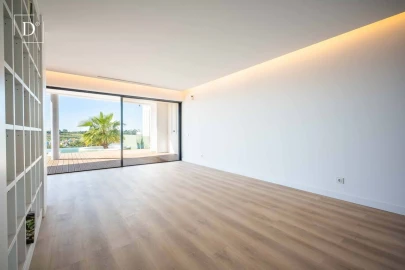 Moradia T5 para Venda em Albufeira e Olhos de Água