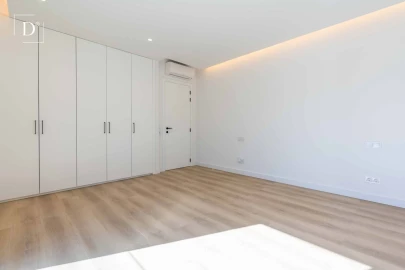 Moradia T5 para Venda em Albufeira e Olhos de Água