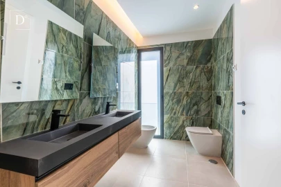 Moradia T5 para Venda em Albufeira e Olhos de Água