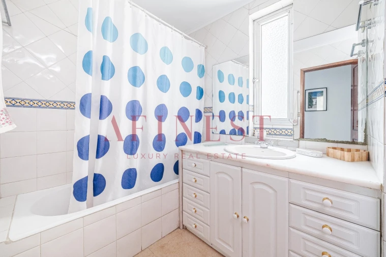 Apartamento T3 para Arrendamento em Alvalade Foto 18