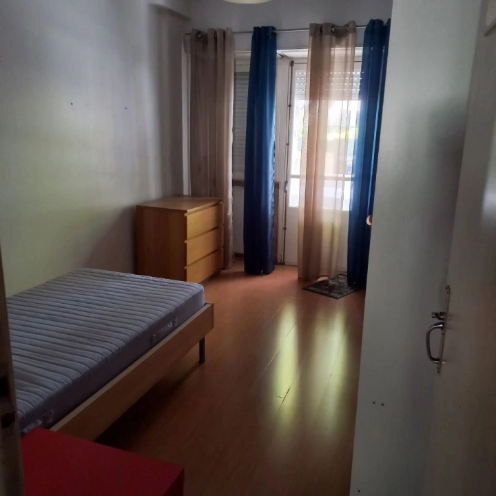 Quarto para Arrendamento em Benfica Foto 1