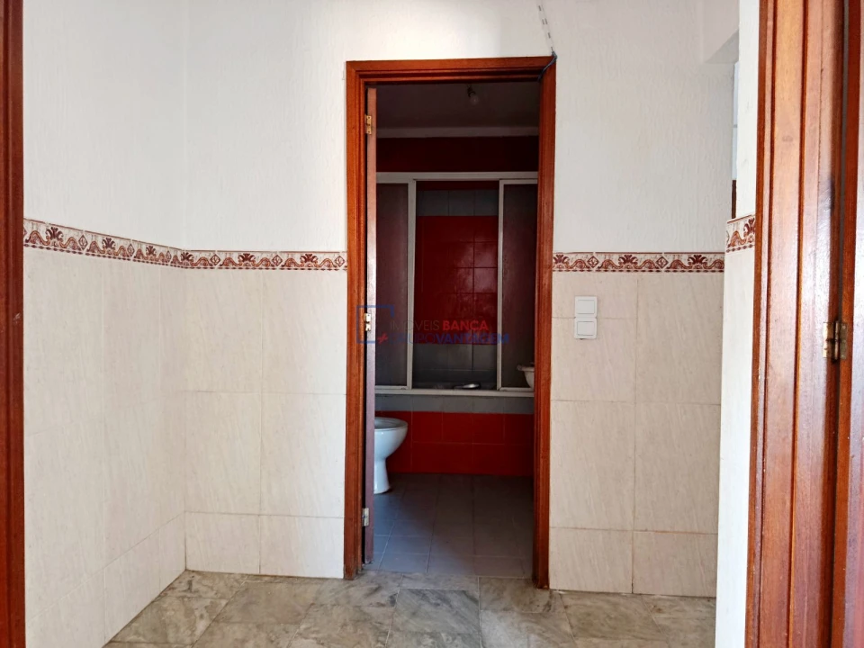 Apartamento T3 para Venda em Oliveira do Douro Foto 19