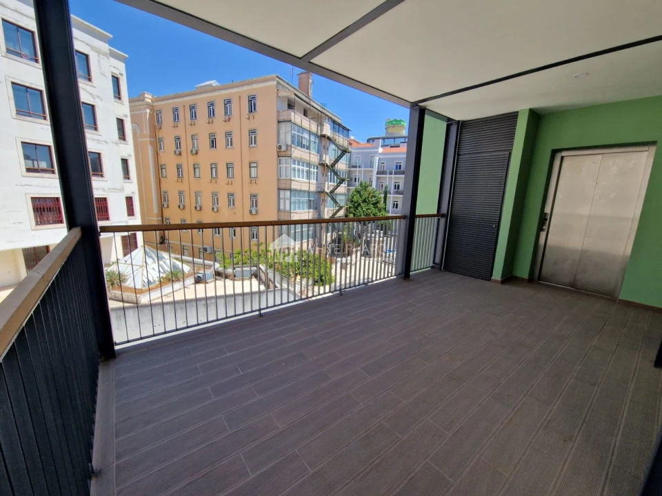 Apartamento T3 para Arrendamento em Santo António Foto 1