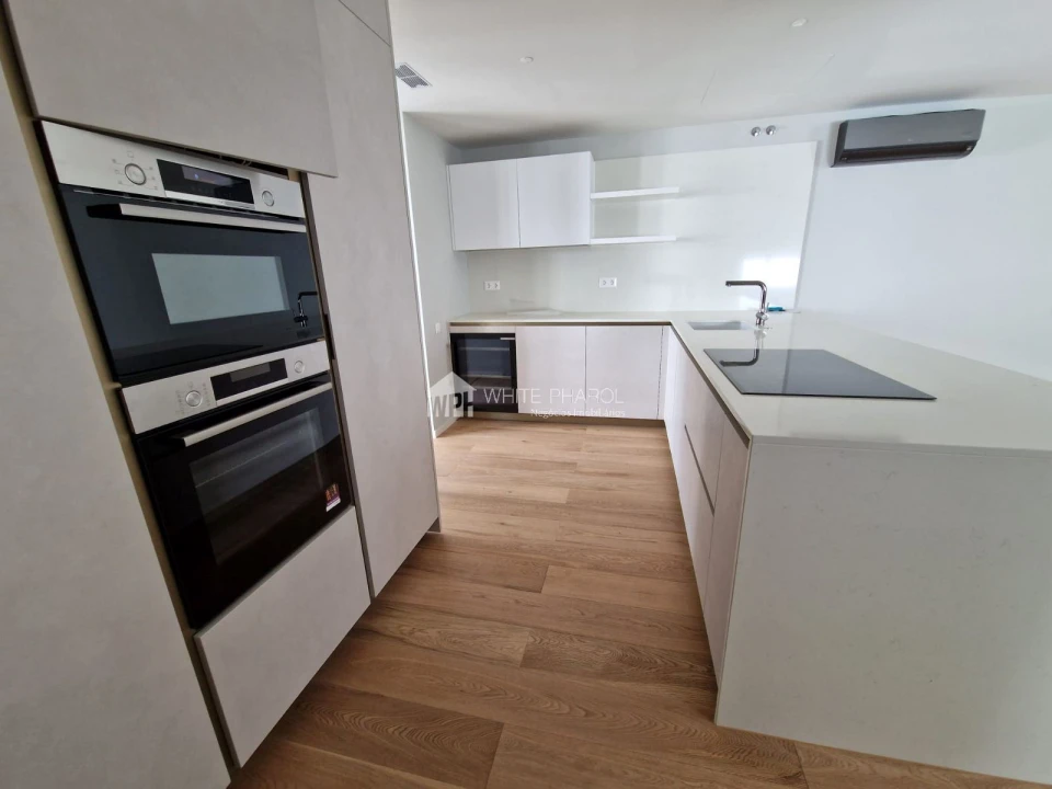 Apartamento T3 para Arrendamento em Santo António Foto 14