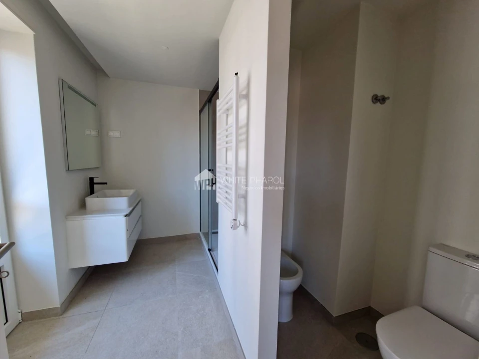 Apartamento T3 para Arrendamento em Santo António Foto 15