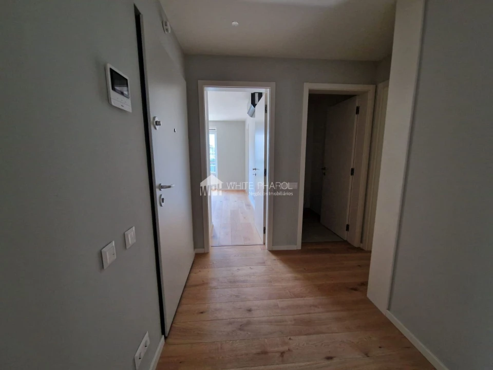 Apartamento T3 para Arrendamento em Santo António Foto 17
