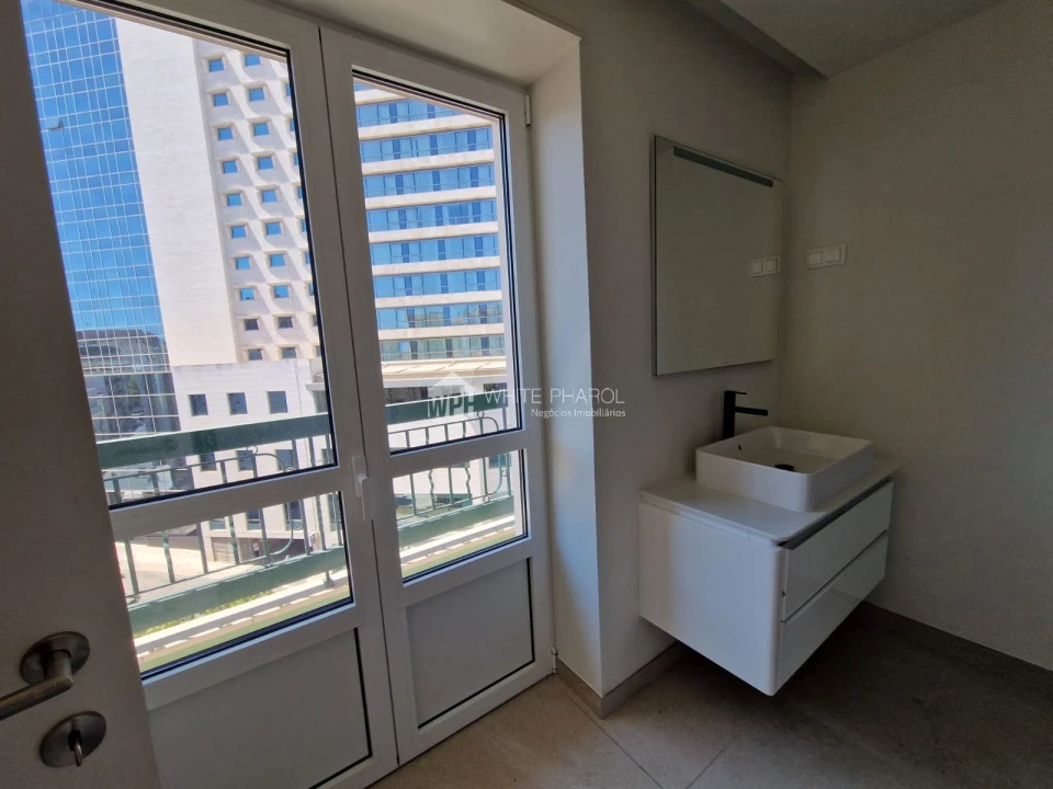 Apartamento T3 para Arrendamento em Santo António Foto 20