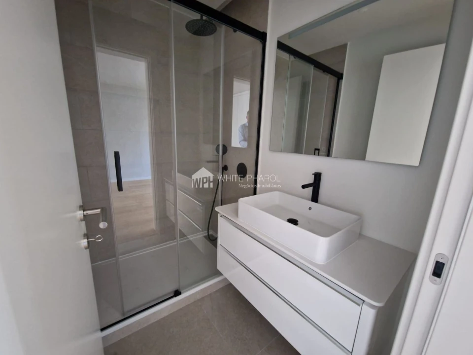 Apartamento T3 para Arrendamento em Santo António Foto 29