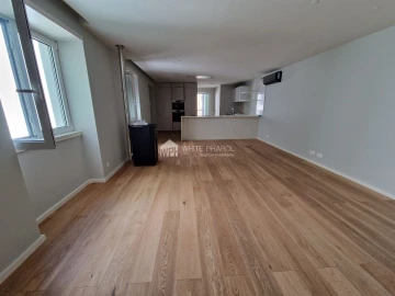 Apartamento T3 para Arrendamento em Santo António