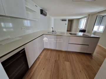 Apartamento T3 para Arrendamento em Santo António