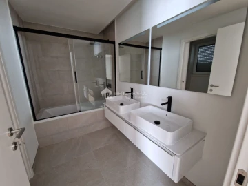 Apartamento T3 para Arrendamento em Santo António
