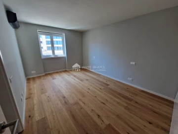 Apartamento T3 para Arrendamento em Santo António