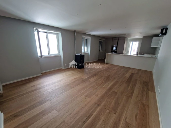 Apartamento T3 para Arrendamento em Santo António Foto 2