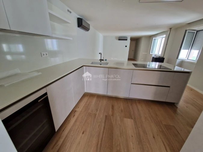 Apartamento T3 para Arrendamento em Santo António Foto 7