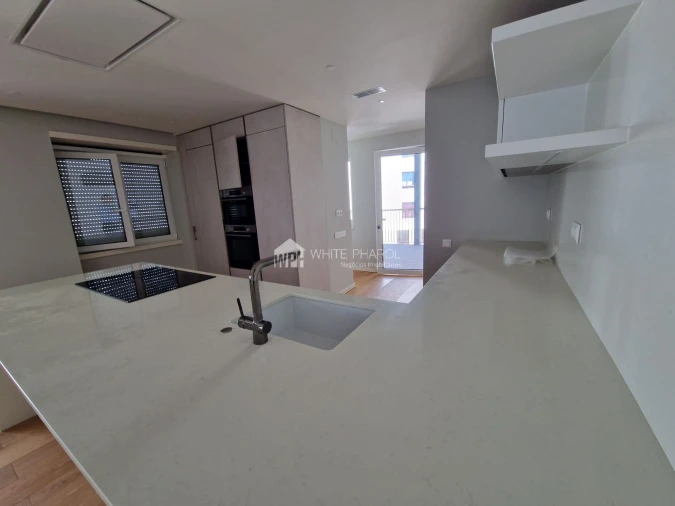 Apartamento T3 para Arrendamento em Santo António Foto 8