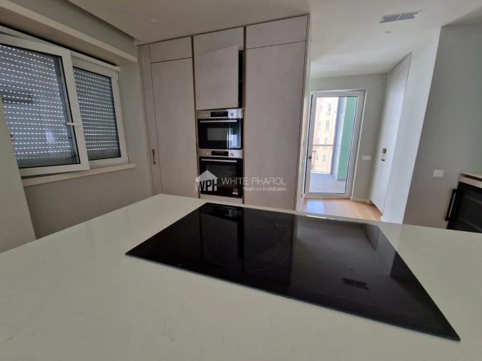 Apartamento T3 para Arrendamento em Santo António Foto 11
