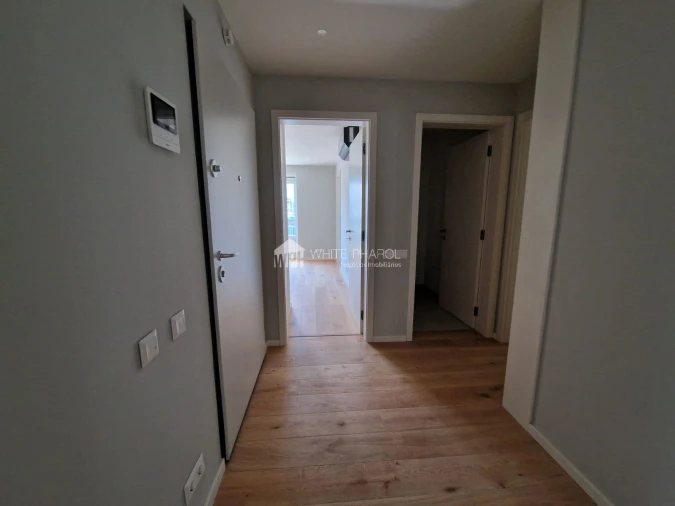 Apartamento T3 para Arrendamento em Santo António Foto 17