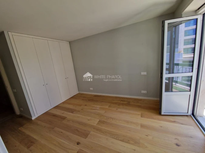 Apartamento T3 para Arrendamento em Santo António Foto 21