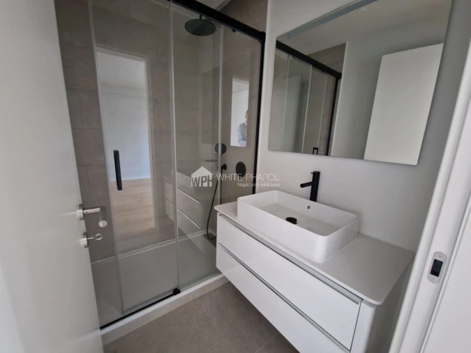 Apartamento T3 para Arrendamento em Santo António Foto 29