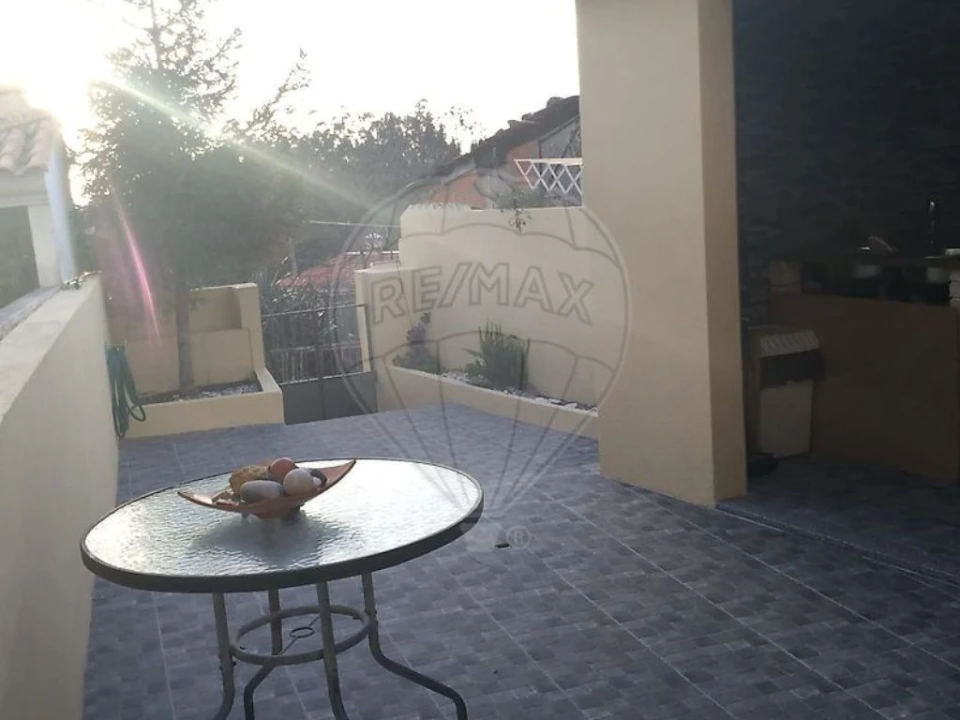 Moradia T2 para Venda em Santo Antonio dos Olivais Foto 13