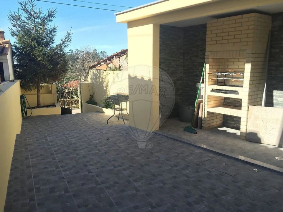 Moradia T2 para Venda em Santo Antonio dos Olivais Foto 16