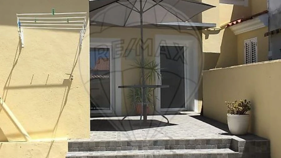Moradia T2 para Venda em Santo Antonio dos Olivais