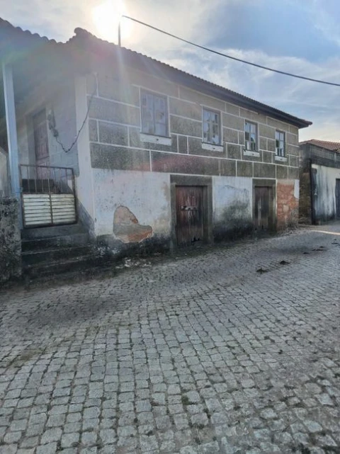 Quinta T4 para Venda em Carrazedo de Montenegro e Curros