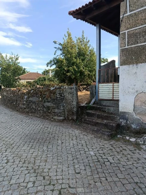Quinta T4 para Venda em Carrazedo de Montenegro e Curros
