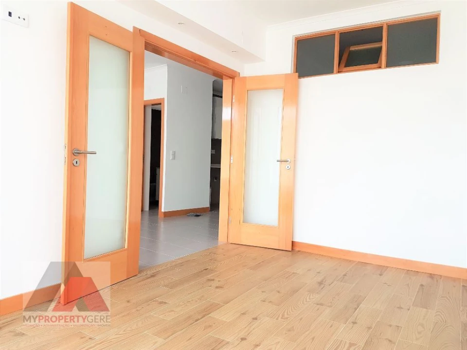 Apartamento T1 para Arrendamento em Silveira Foto 4