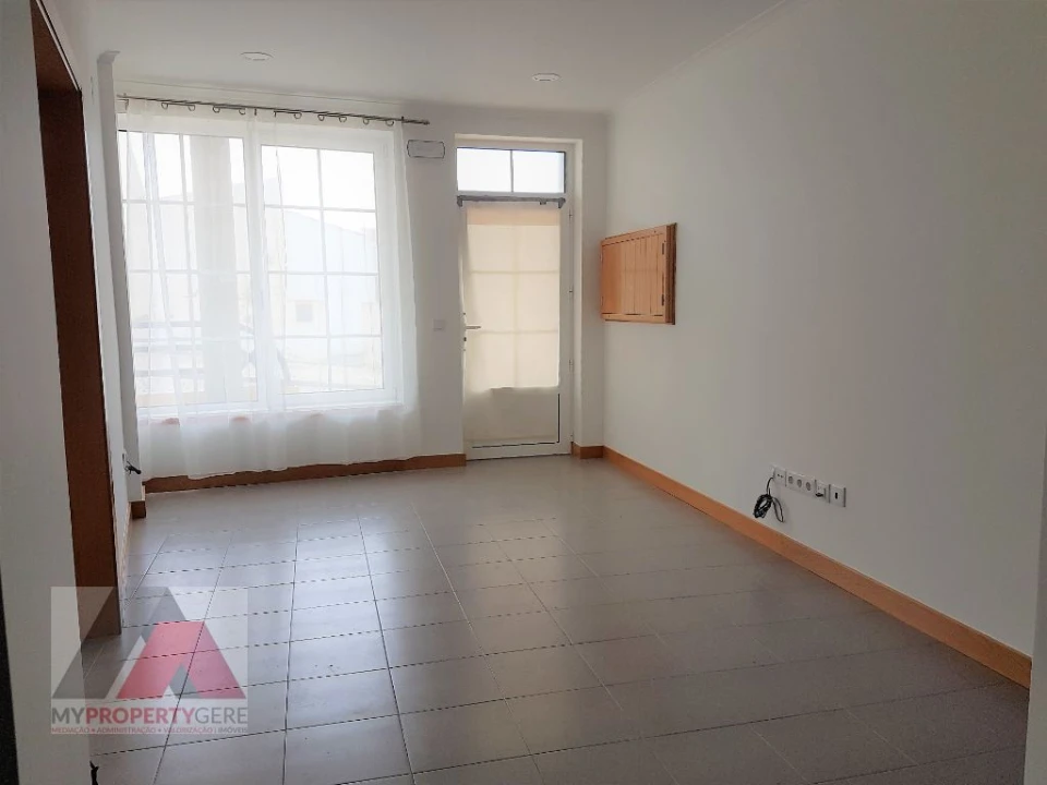 Apartamento T1 para Arrendamento em Silveira Foto 14