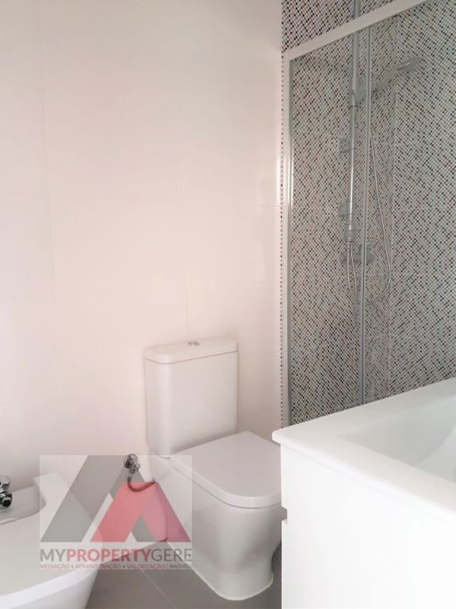 Apartamento T1 para Arrendamento em Silveira Foto 18