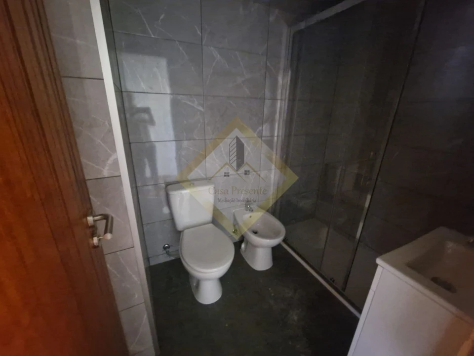 Apartamento T3 para Venda em Vilar de Andorinho Foto 32