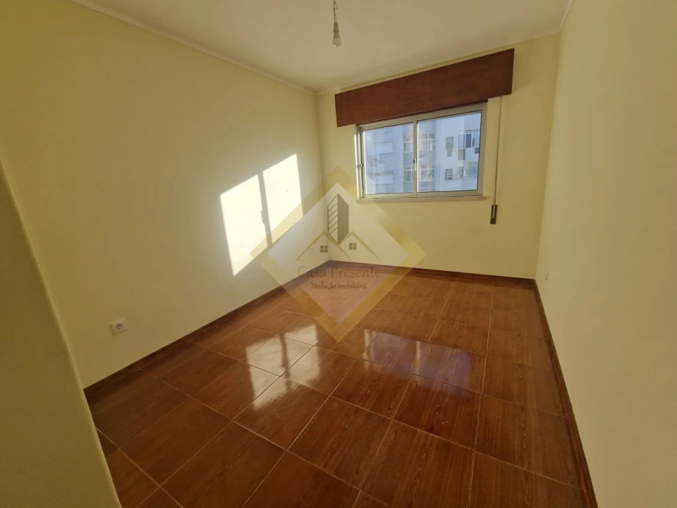 Apartamento T3 para Venda em Vilar de Andorinho Foto 24