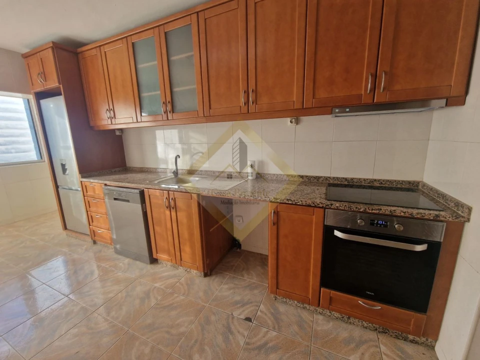 Apartamento T3 para Venda em Vilar de Andorinho Foto 3