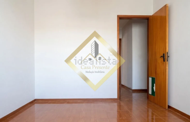 Apartamento T3 para Venda em Vilar de Andorinho Foto 18