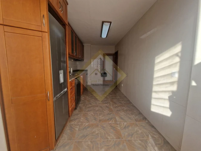Apartamento T3 para Venda em Vilar de Andorinho Foto 5
