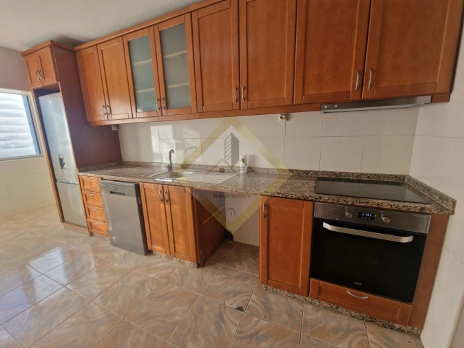 Apartamento T3 para Venda em Vilar de Andorinho Foto 3