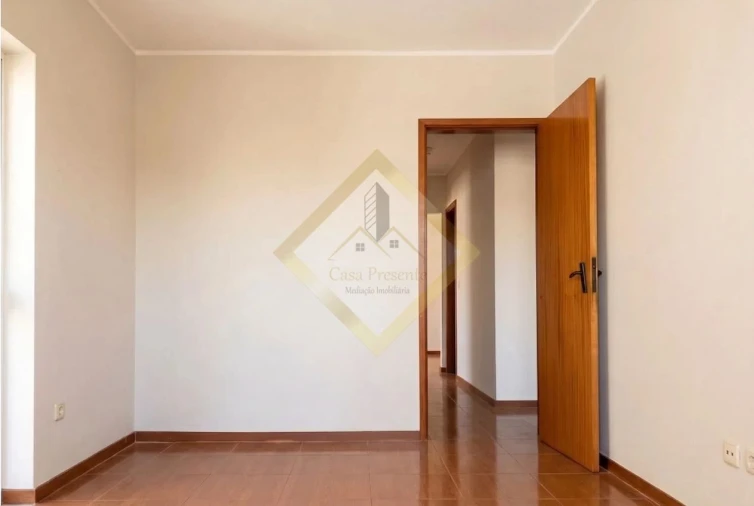 Apartamento T3 para Venda em Vilar de Andorinho Foto 10