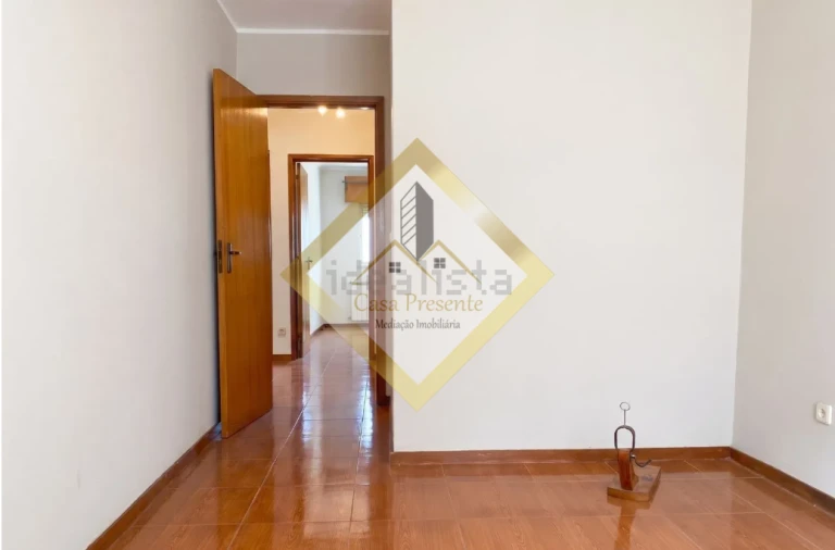 Apartamento T3 para Venda em Vilar de Andorinho Foto 15