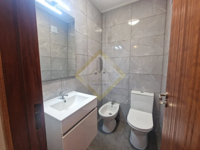 Apartamento T3 para Venda em Vilar de Andorinho Foto 29