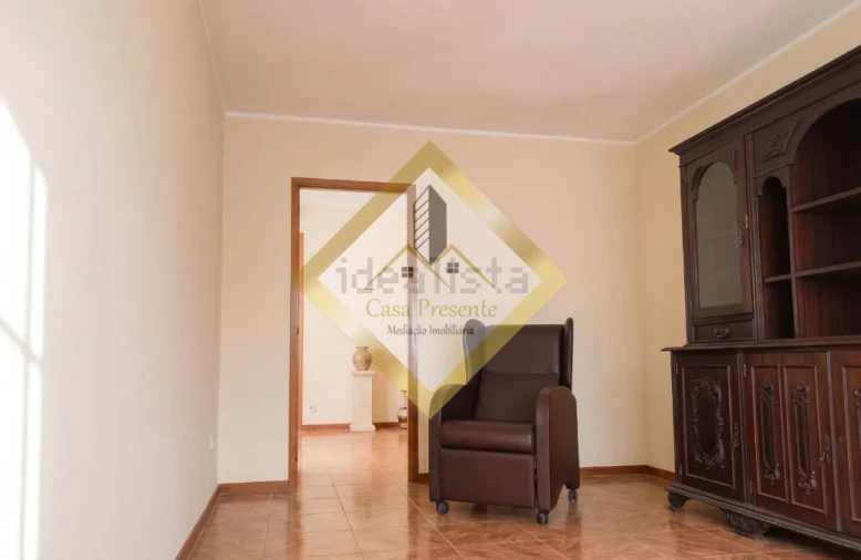 Apartamento T3 para Venda em Vilar de Andorinho Foto 5