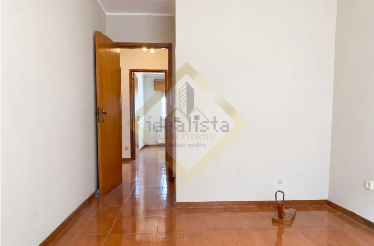 Apartamento T3 para Venda em Vilar de Andorinho Foto 13