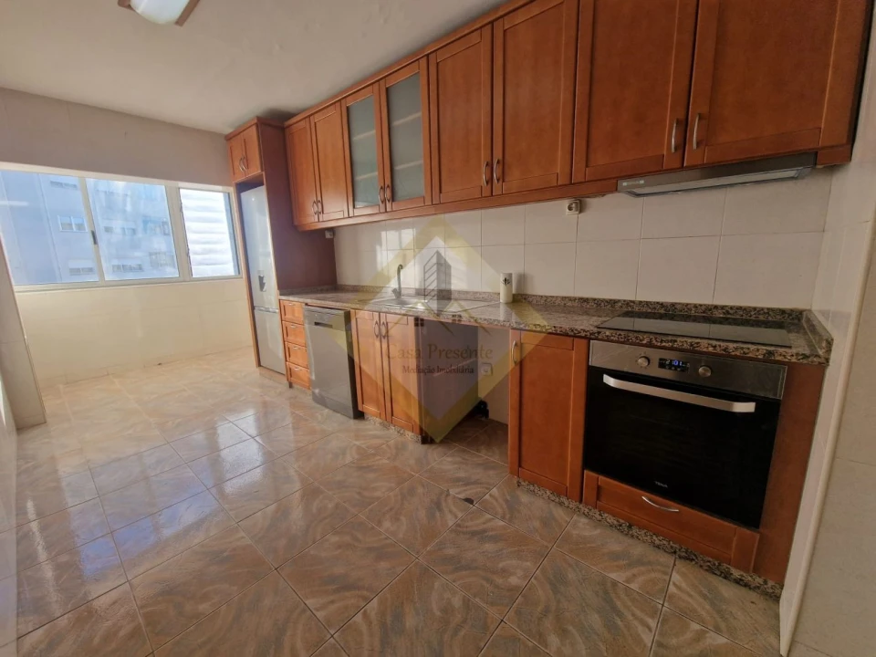 Apartamento T3 para Venda em Vilar de Andorinho Foto 4