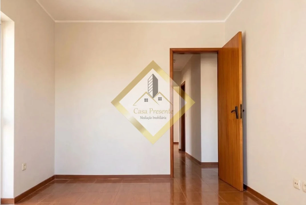 Apartamento T3 para Venda em Vilar de Andorinho Foto 12