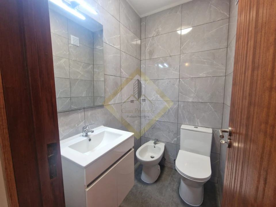 Apartamento T3 para Venda em Vilar de Andorinho Foto 29